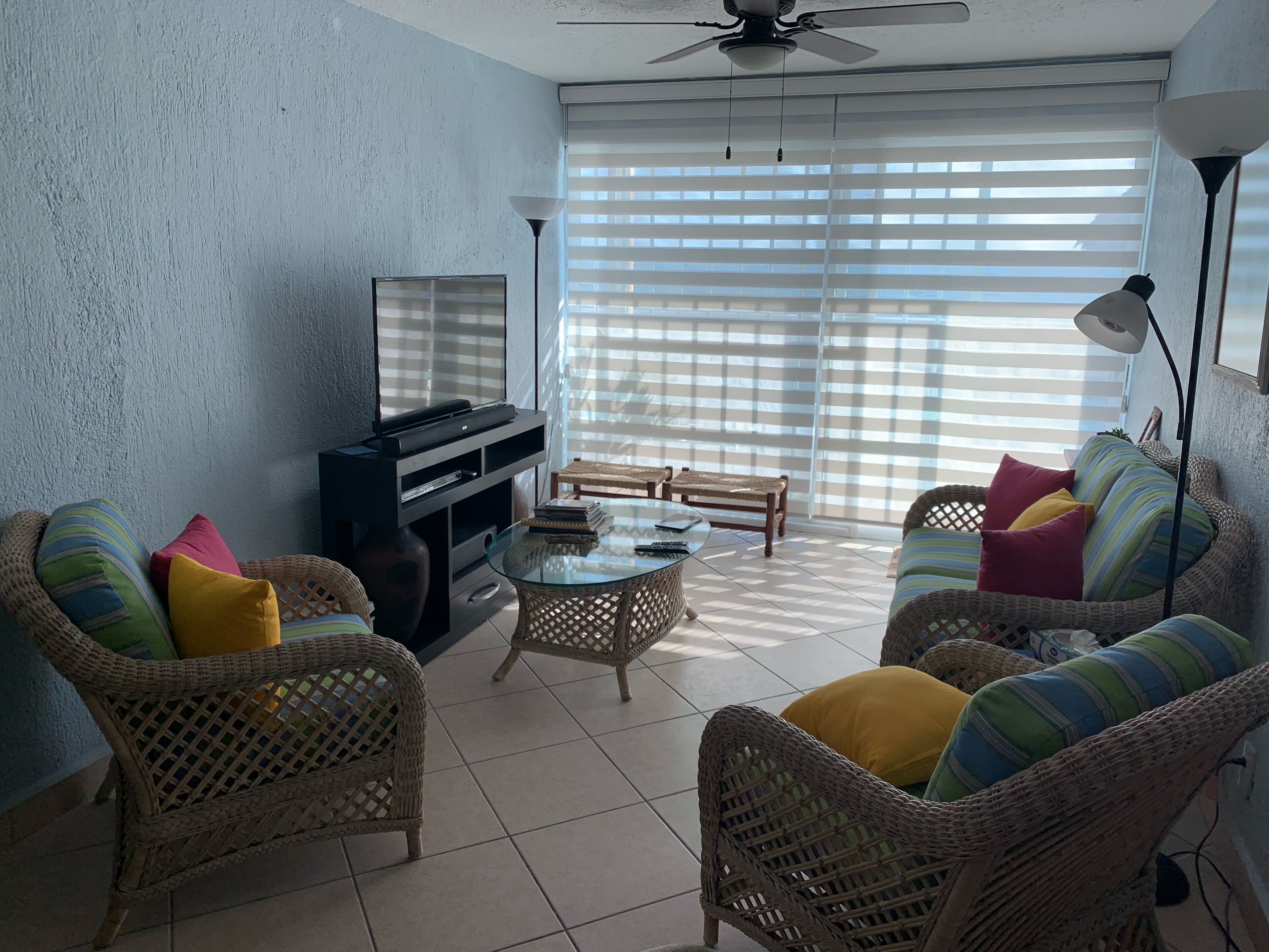 Beachfront 2bed/2bath Condo with Pool