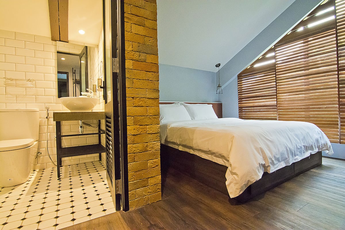 deluxe double room | 1 bedroom, in-room safe, individually decorated, individually furnished