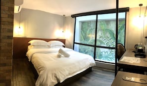 Phòng đôi Deluxe | Két bảo mật tại phòng, trang trí khác biệt 