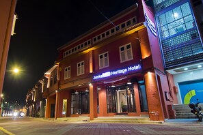 Front of property – evening/night - JonkeRED Heritage Hotel (Malacca City)