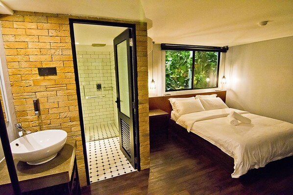 Kamar Double Deluks | Brankas dan didekorasi berbeda-beda