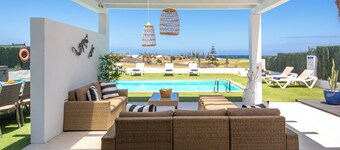 Luxury Family Villa. Boblebad, klimabasseng, havutsikt