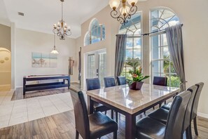 Dining - 4 bedroom villa with pool & spa (heatable) Tiki bar overlooking the water! (Cape Coral)