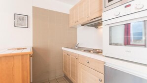 茶具/咖啡用具、冰箱、微波炉、烤箱