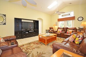 Villa, 5 Bedrooms | Living room