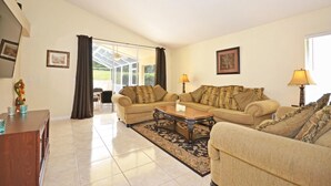 Living room - Murphy's Mansion 315326 (Davenport)