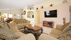 Living room - Murphy's Mansion 315326 (Davenport)