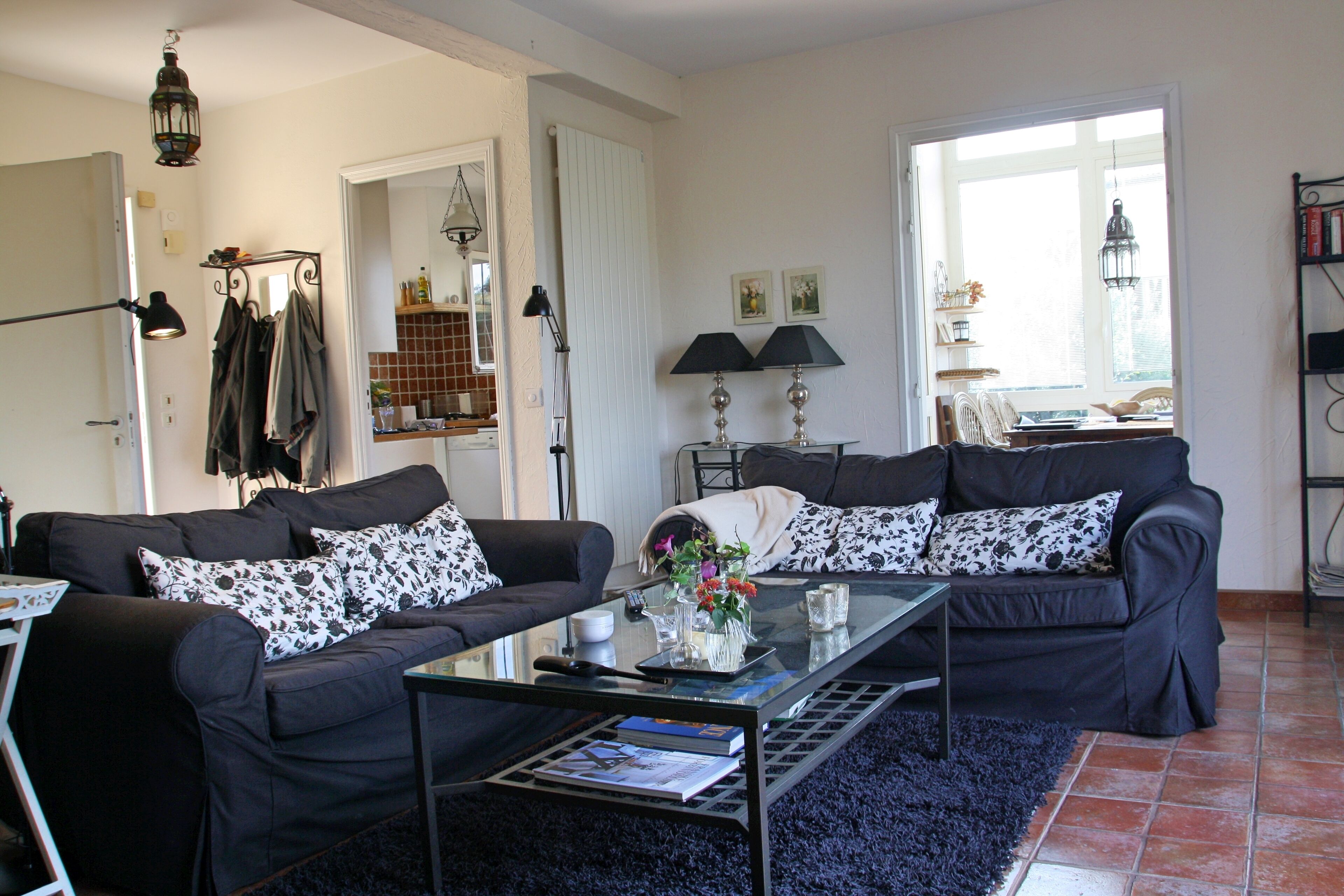 Smart TV, fireplace, DVD player, table tennis