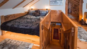 2 bedrooms, in-room safe, desk, iron/ironing board