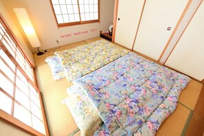 3 bedrooms, desk, iron/ironing board, free WiFi