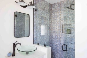 Bathtub, hair dryer, towels