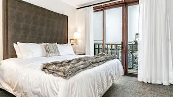 1 slaapkamer, een bureau, een strijkplank/strijkijzer, reisbedje