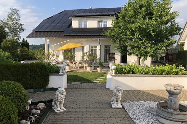 Zutritt vom Garteneingang zum Haus