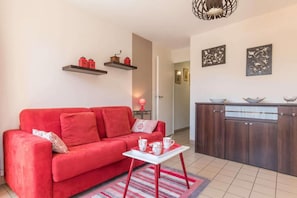 TV - 200m from resort center, 4th floor, view mountain, balcony, tv, 31m², Serre Chevalier (Briançon)