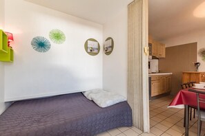 1 室のベッドルーム、WiFi