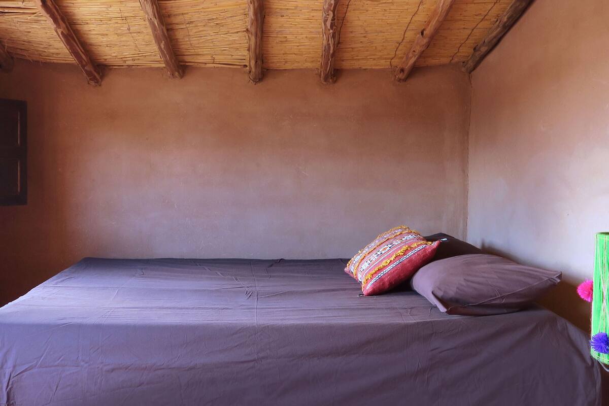 Individually decorated, individually furnished, bed sheets