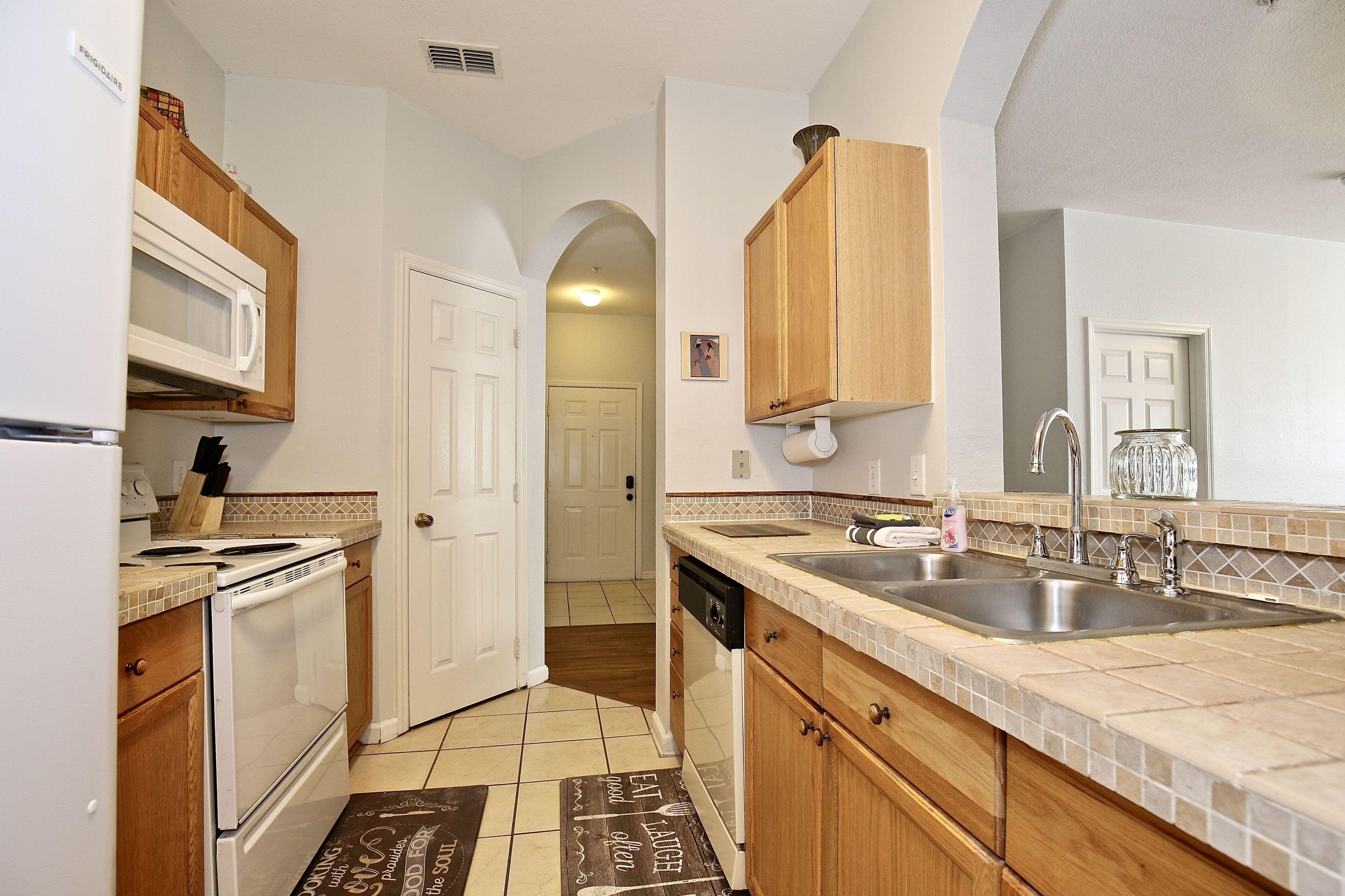 L@@K~Windsor!~3BD/2BTH/1ST FLR CONDO! ~ Sleeps 8+!