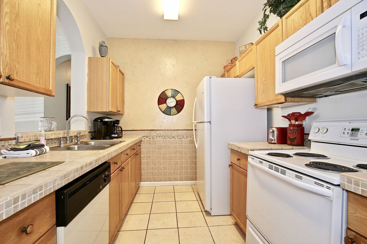 L@@K~Windsor!~3BD/2BTH/1ST FLR CONDO! ~ Sleeps 8+!