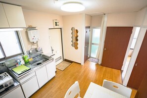 Fridge, microwave, stovetop, cookware/dishes/utensils - Shibamata Taishakuten 10min 2BRWiFiMax4301 - Murata Corpo 301 / Katsushika-ku Tokyo (Katsushika-ku)