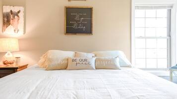 2 bedrooms, desk, iron/ironing board, WiFi