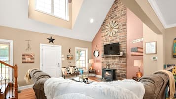 Smart TV, fireplace