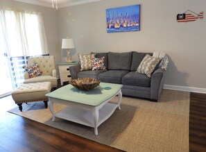 Smart TV, video games, table tennis, books - Newly Remodled Coastal Condo (St Simons Island)