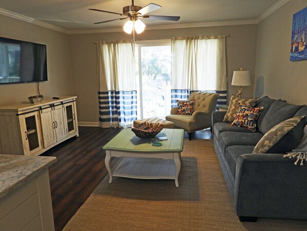 Smart TV, video games, table tennis, books - Newly Remodled Coastal Condo (St Simons Island)