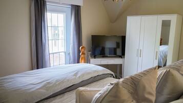 2 bedrooms, desk, iron/ironing board, travel crib