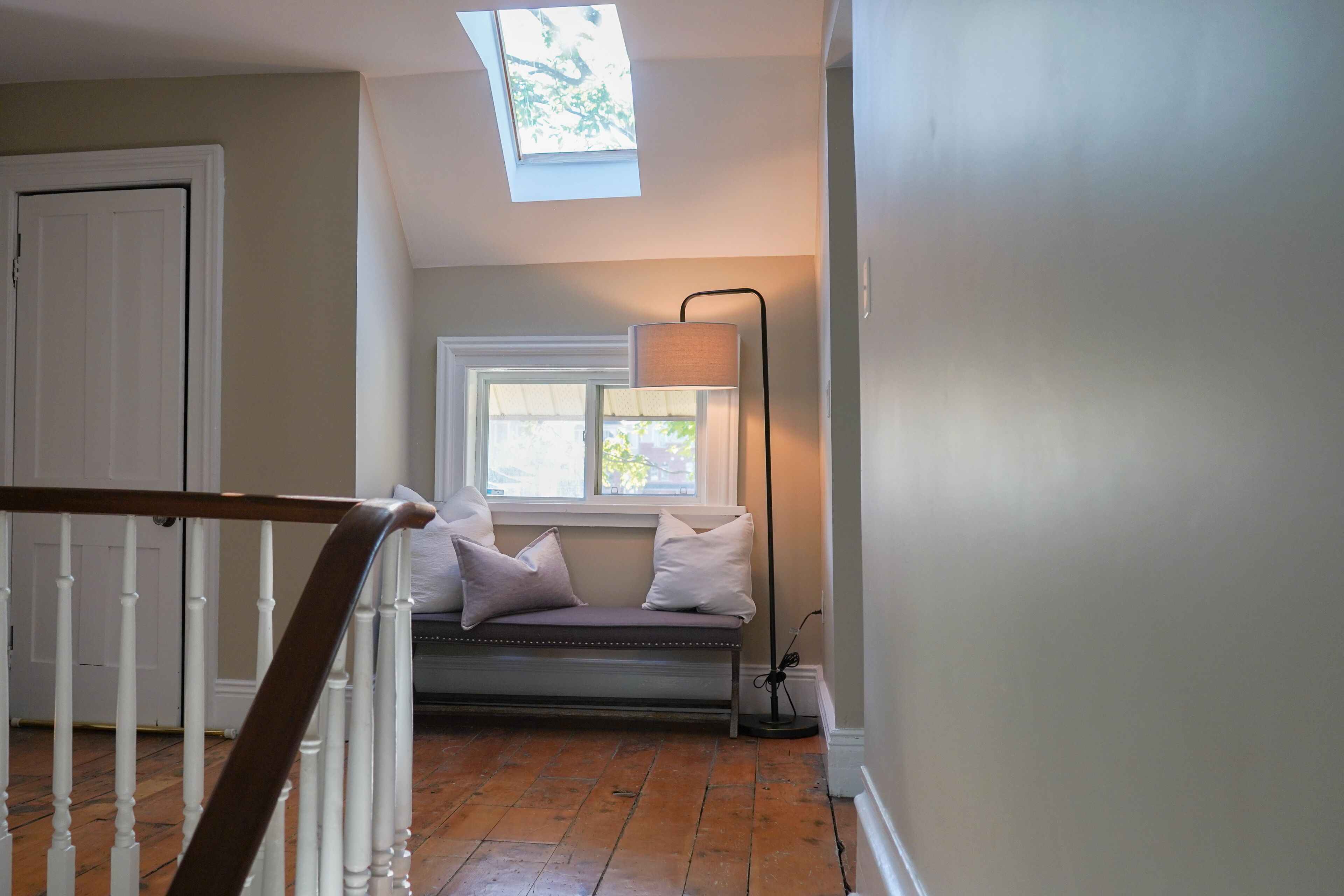 Fully Furnished 2 Bedroom home . Sleeps 4. Pets welcomed