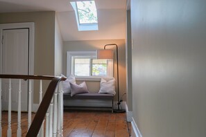 Interior - Walk to Downtown or conservation area, 2 Bedroom home . Sleeps 4. Pets welcomed (Orangeville)
