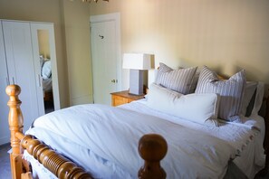 2 bedrooms, desk, iron/ironing board, travel cot