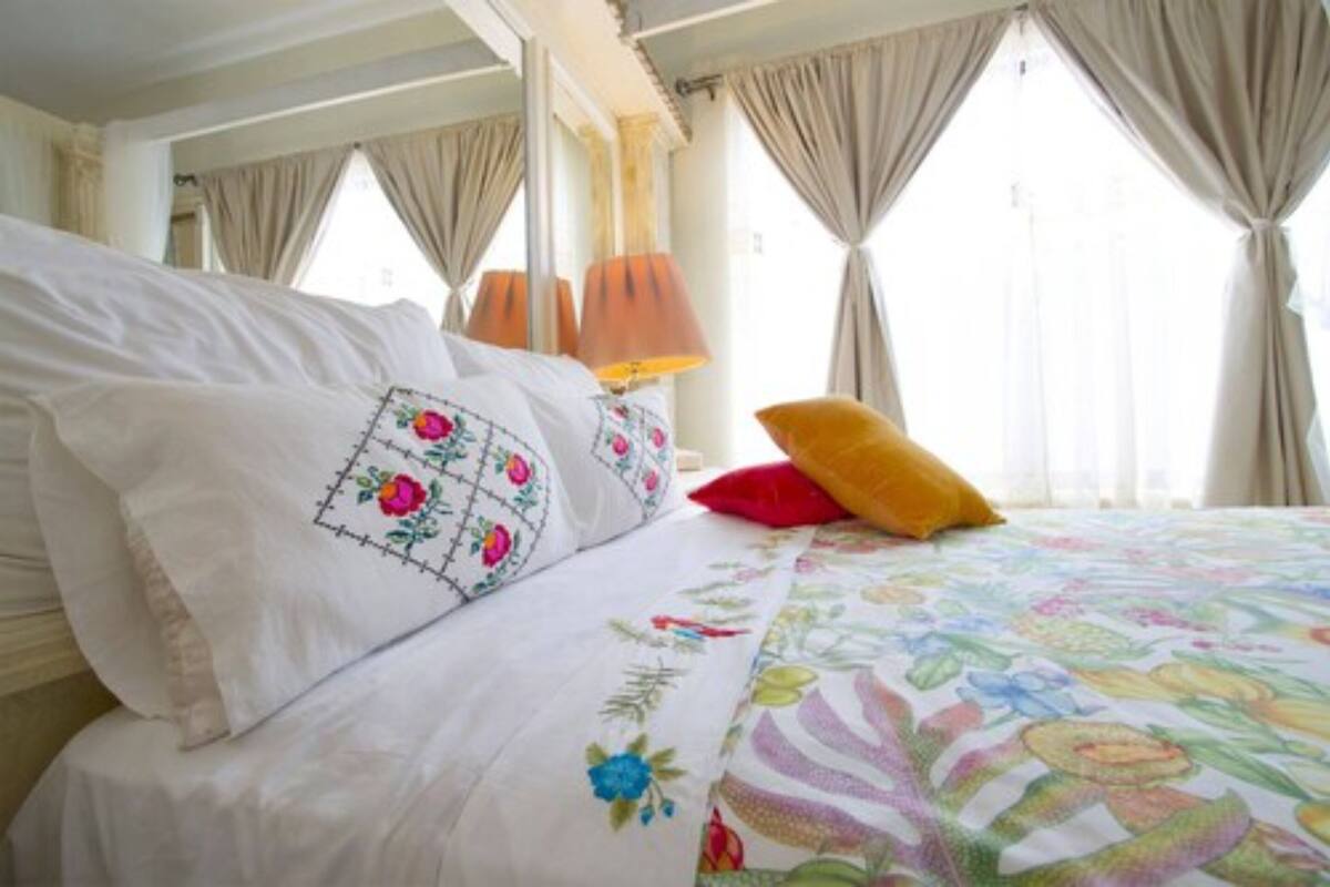 Standard Room | Minibar, in-room safe, iron/ironing board, WiFi (free)