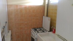 Een oven, een koffiezetapparaat/waterkoker