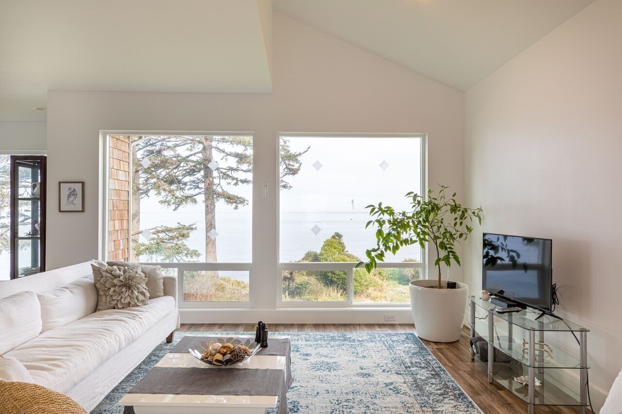 Oceanfront Home, Lighthouse, Beach Access, Amazing Sunsets,