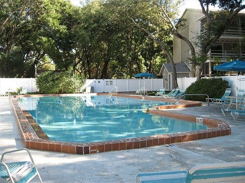 Upscale & Affordable Amelia Landings 2B/2B Condo.  Short walk to beach!