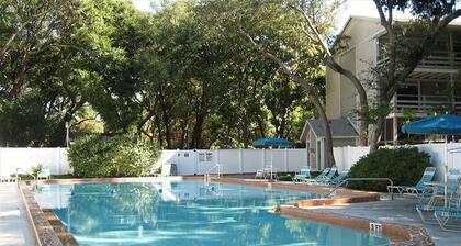 Upscale & Affordable Amelia Landings 2B/2B Condo.  Short walk to beach!