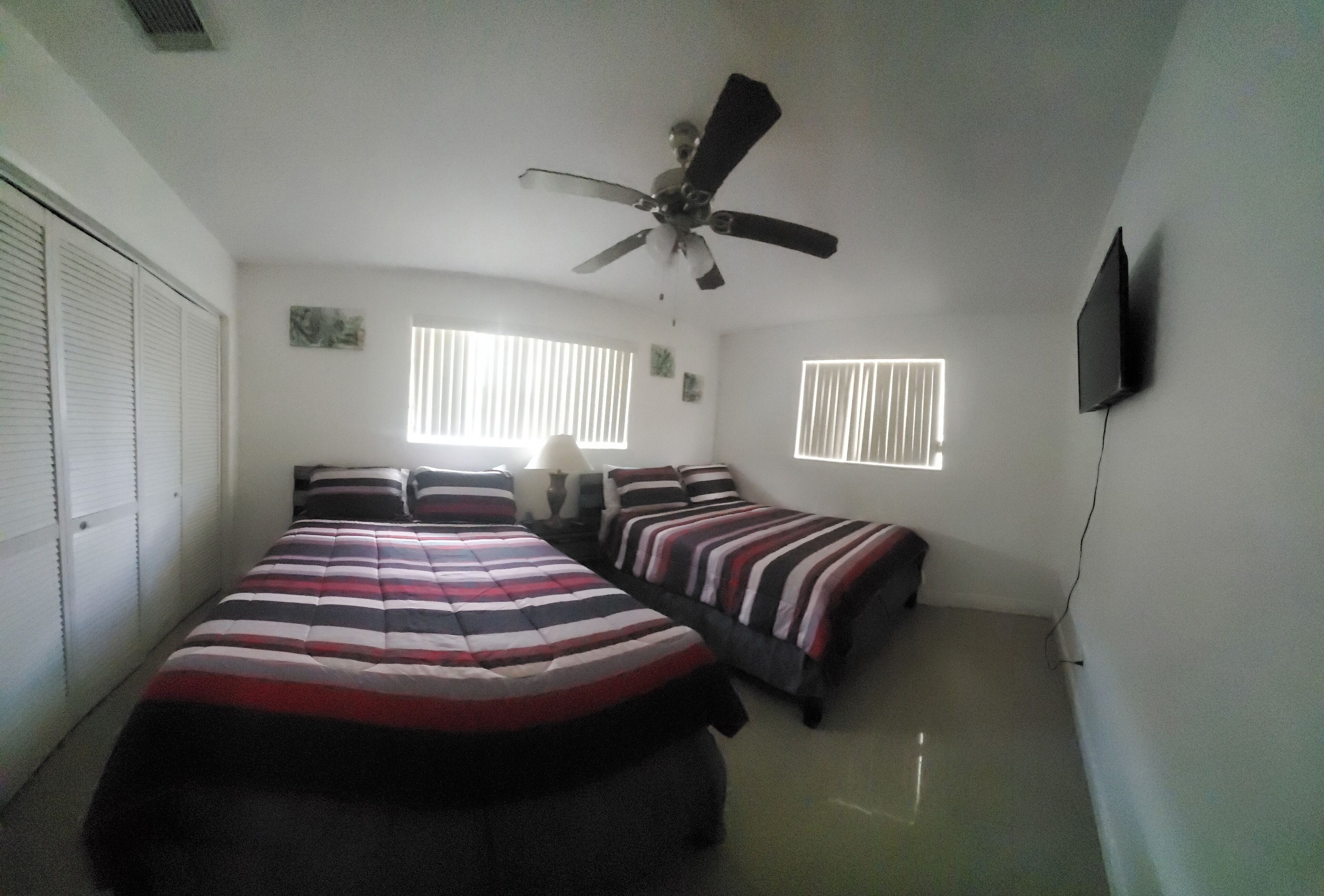 2 bedrooms, in-room safe, desk, iron/ironing board