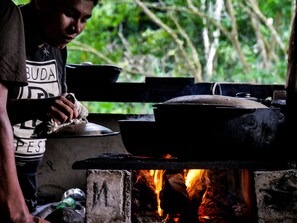 Breakfast, lunch, dinner served; local cuisine - Ditsowou Lodge & Tours (Cahuita)