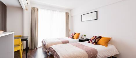 1 habitación, escritorio, tabla de planchar con plancha y wifi gratis