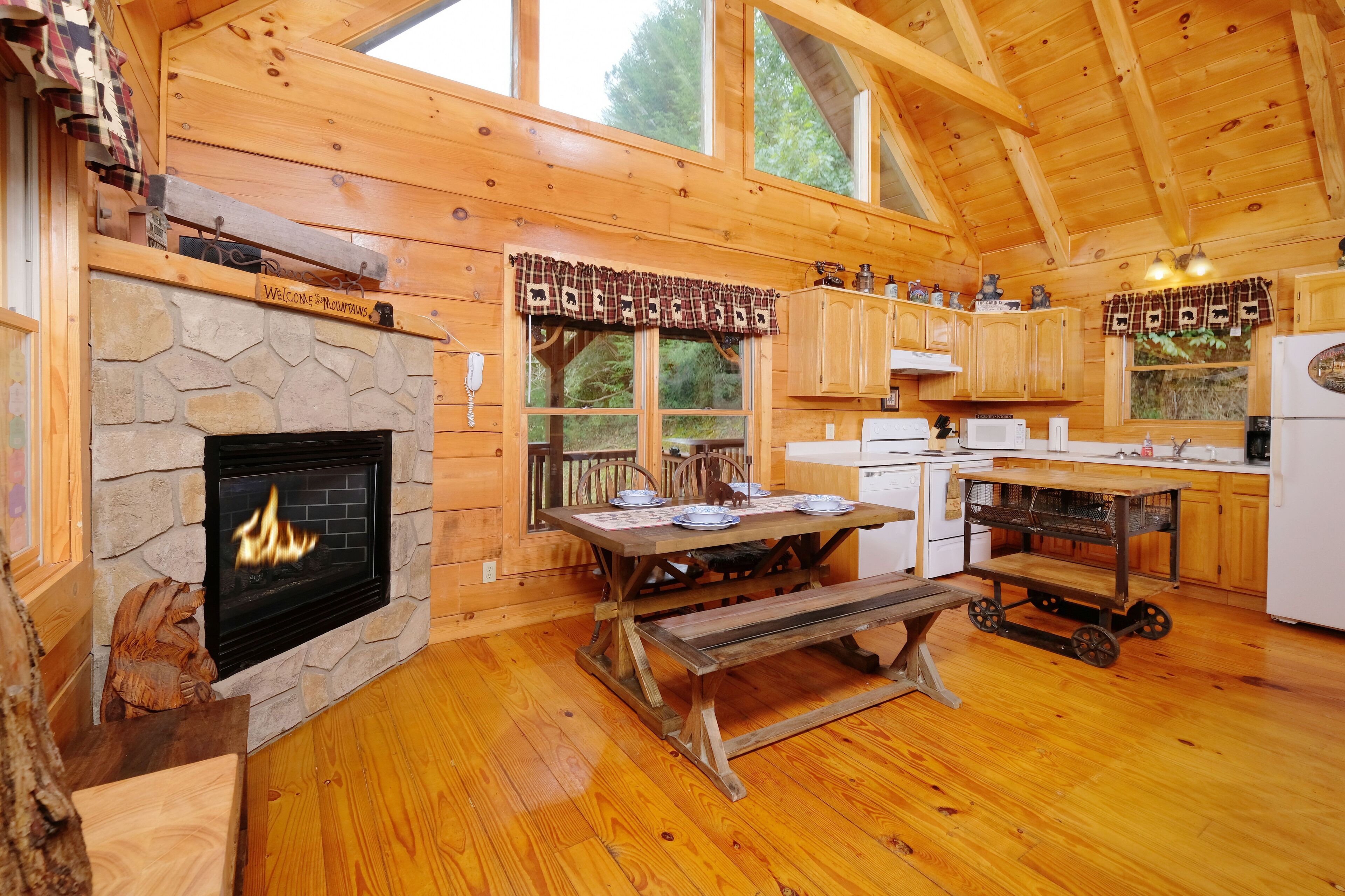 Scooter Bear's Den - 2BR/2BA - Sleeps 4 Guests