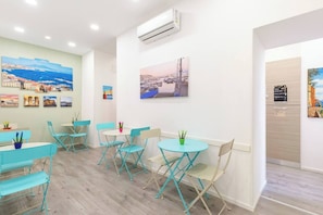 Free daily buffet breakfast  - B&B Don Mimì (Naples)