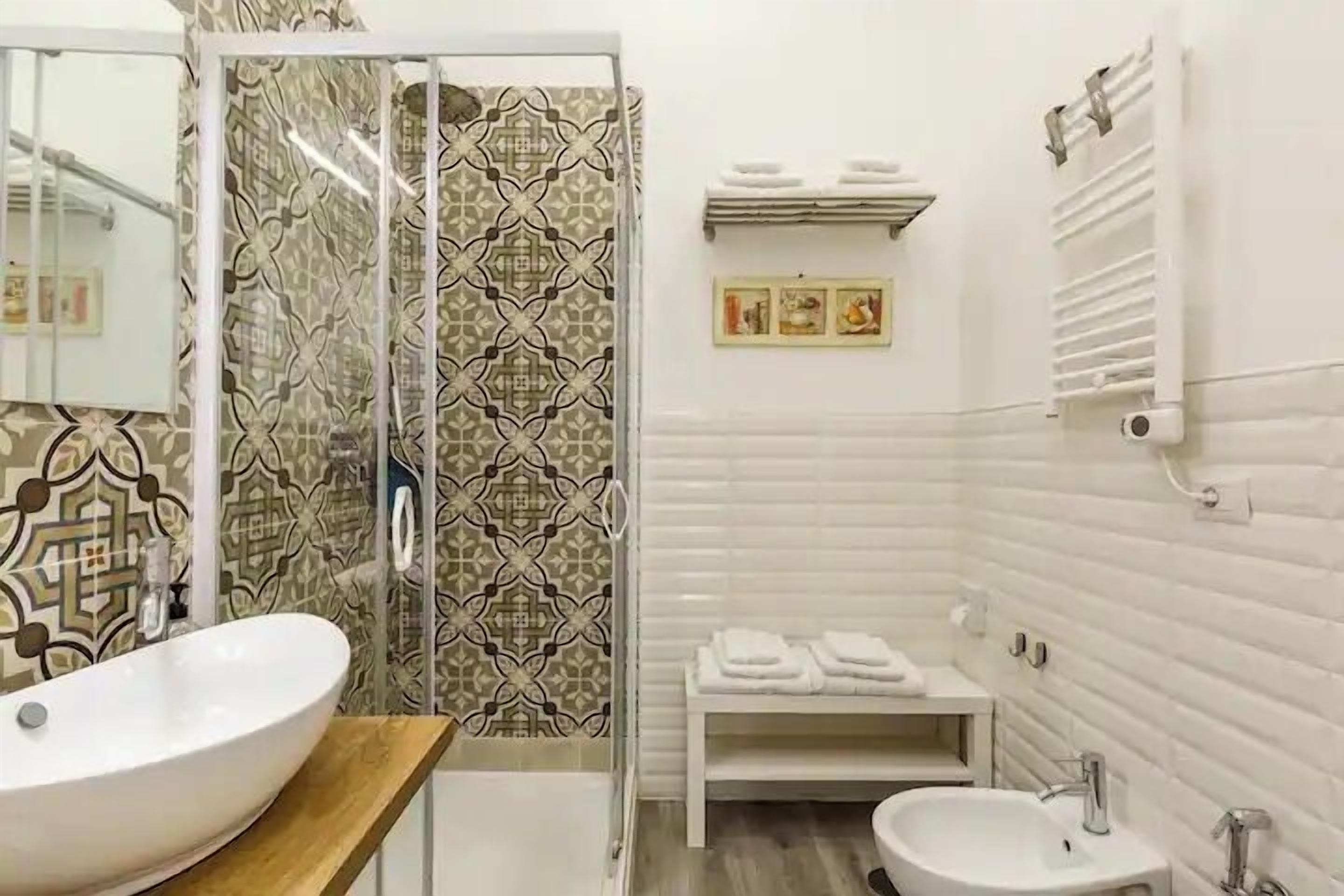 Family Room (Narciso) | Bathroom