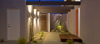 The Butterfly 4 Bedroom Home, Ideal Downtown Historic Tennis Club location