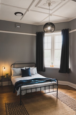 Double Room, Shared Bathroom | Free WiFi, bed sheets - Royal Derby Hotel (Fitzroy)