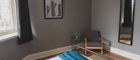 Double Room, Shared Bathroom | WiFi (free), bed sheets