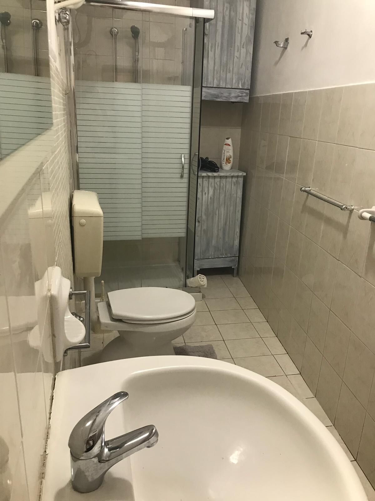 Sèche-cheveux, serviettes fournies