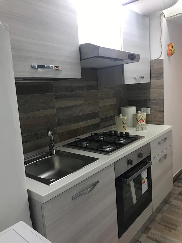 Cookware/dishes/utensils