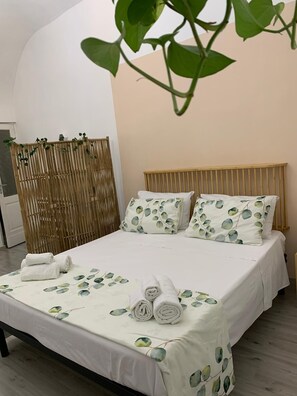 1 habitación, tabla de planchar con plancha, wifi gratis y ropa de cama