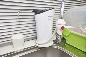 Hårtork, handdukar och schampo