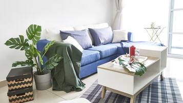 Tv och ett bordtennisbord